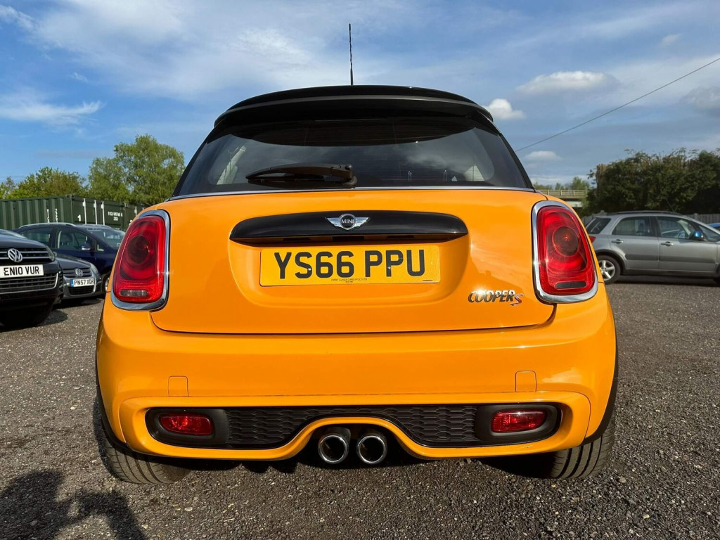 MINI HATCH