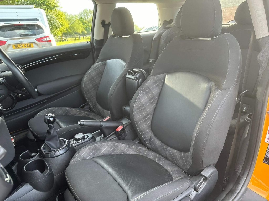 MINI HATCH