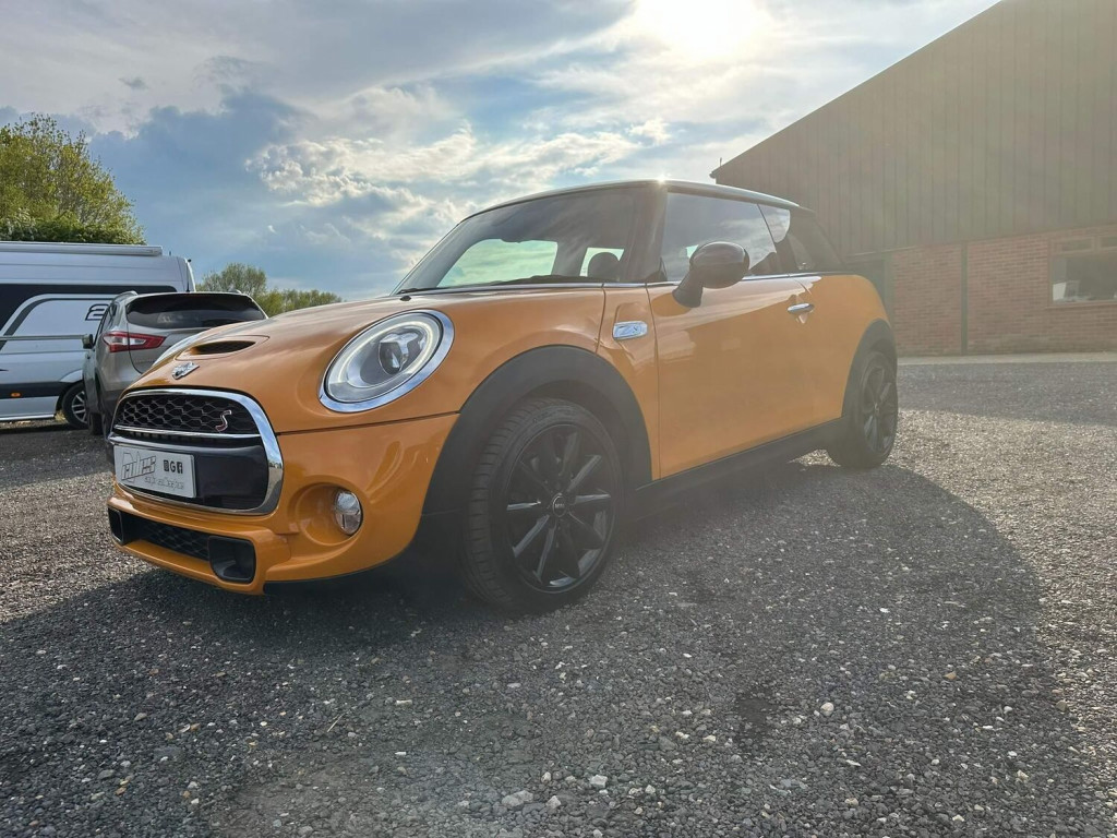 MINI HATCH
