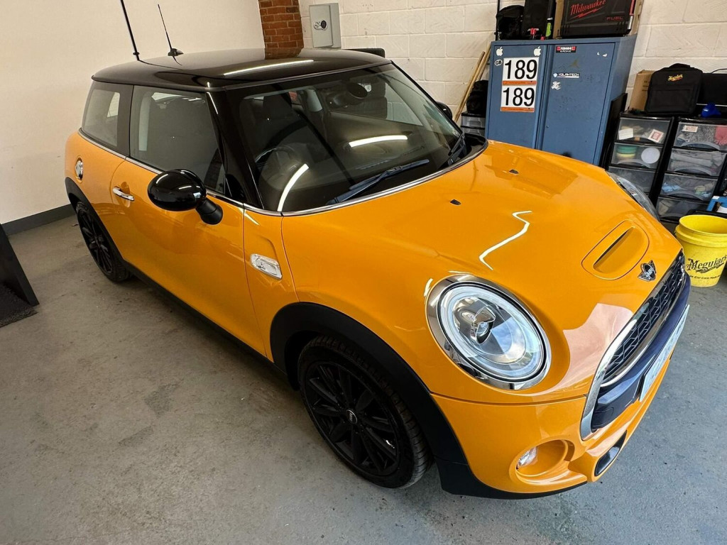 MINI HATCH