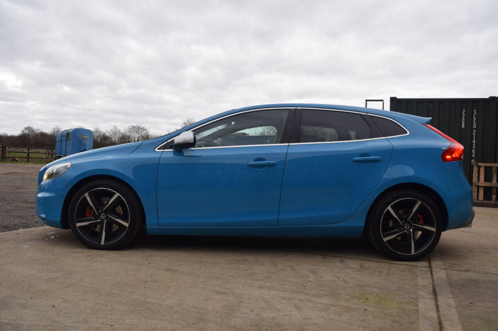 VOLVO V40