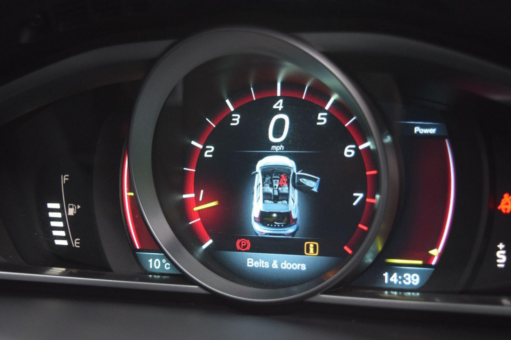 VOLVO V40