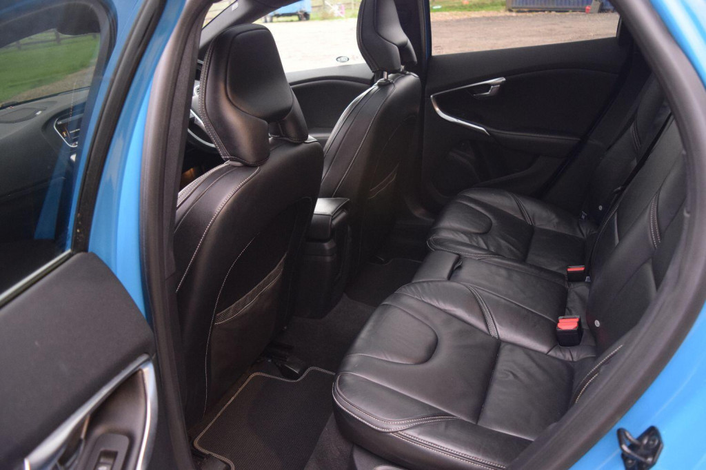 VOLVO V40