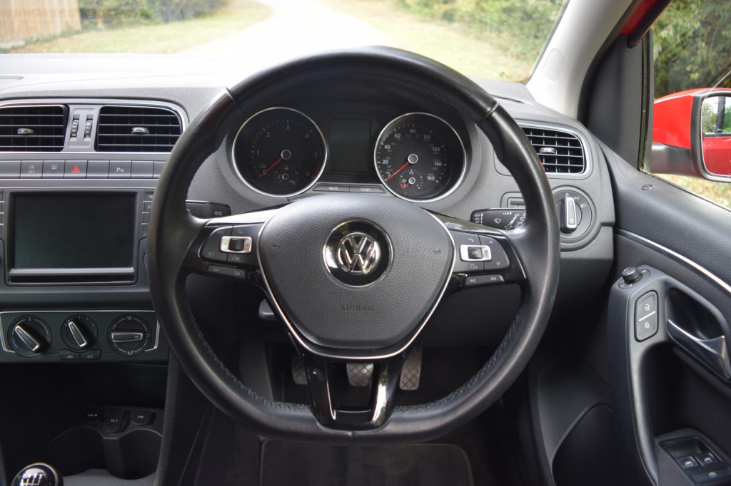 VOLKSWAGEN POLO