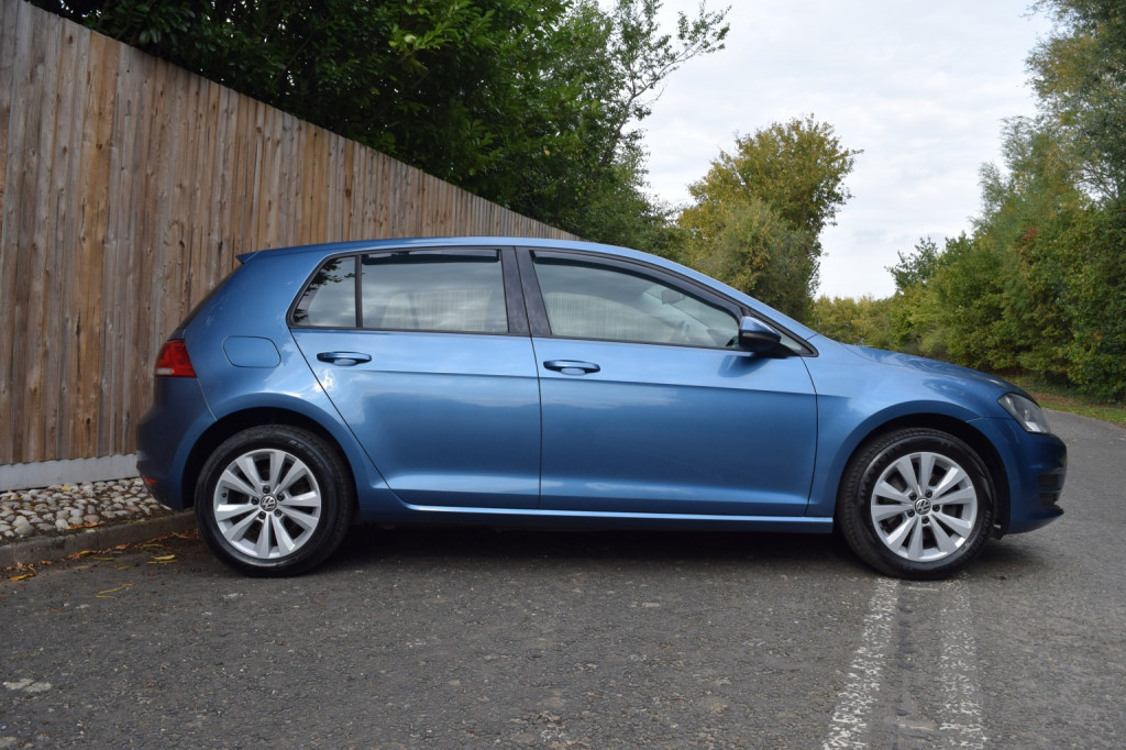 View VOLKSWAGEN GOLF 1.6 TDI BlueMotion Tech SE