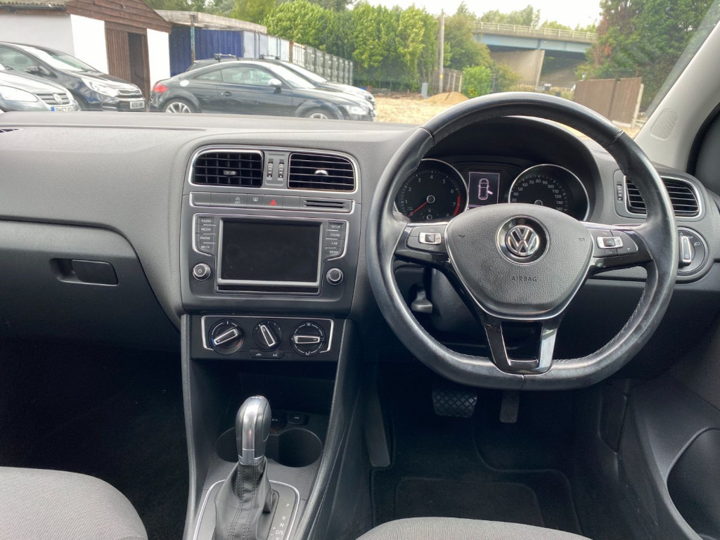 VOLKSWAGEN POLO