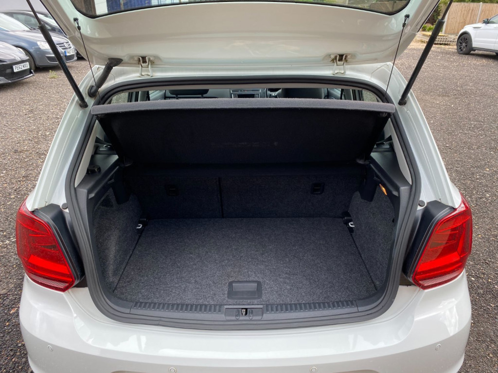 VOLKSWAGEN POLO