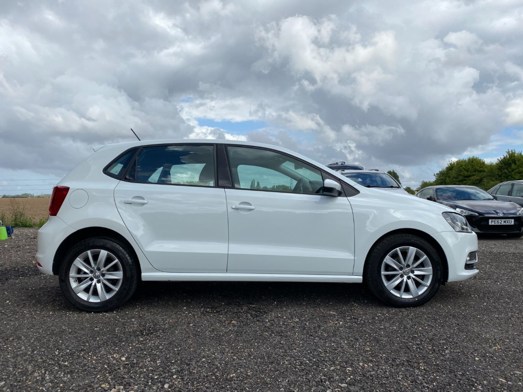 VOLKSWAGEN POLO
