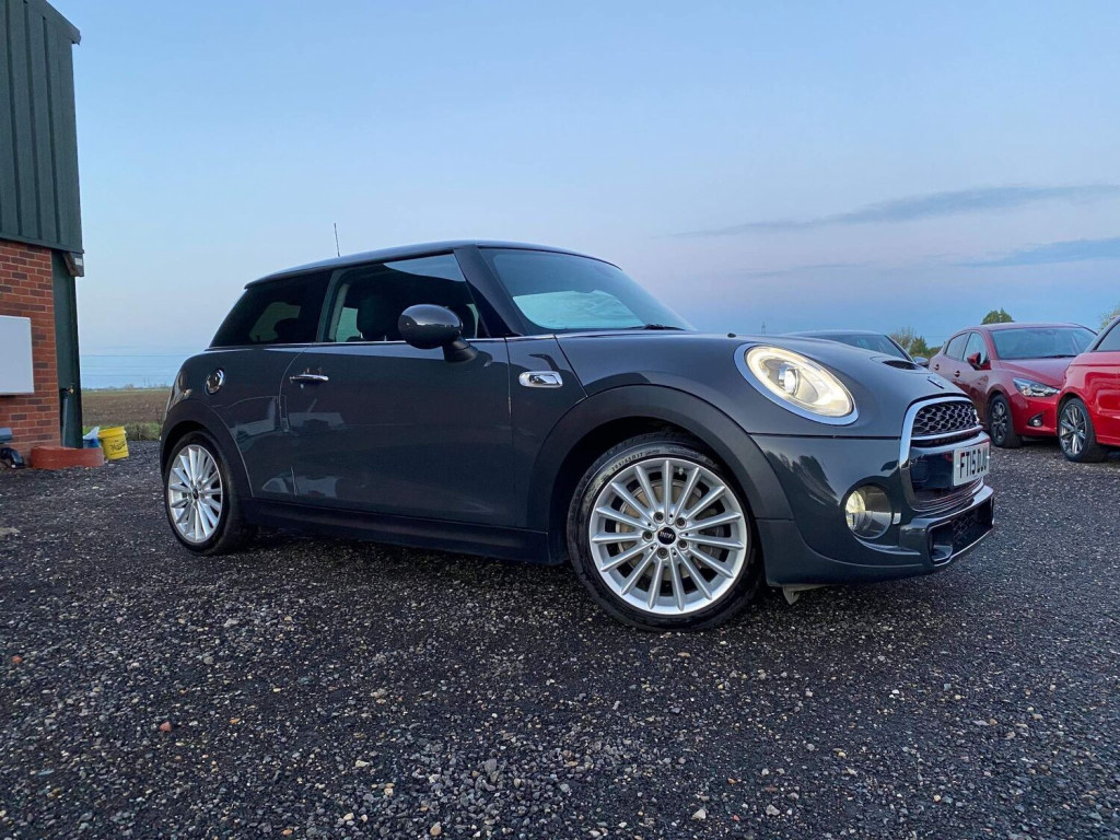 MINI HATCH