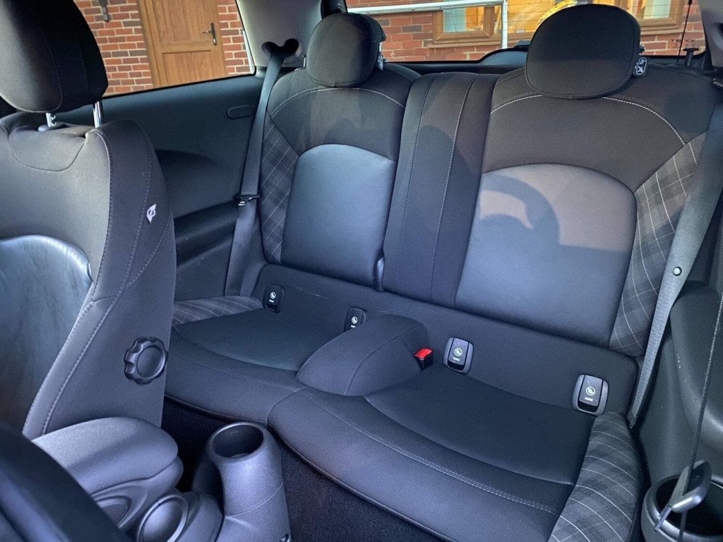 MINI HATCH