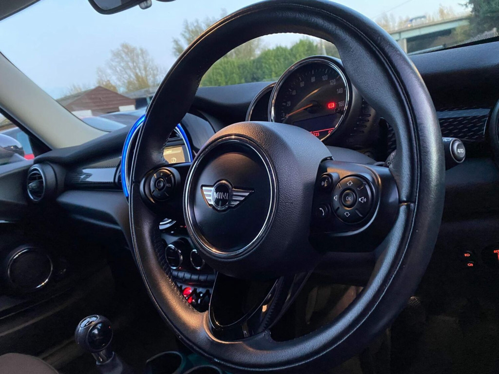 MINI HATCH
