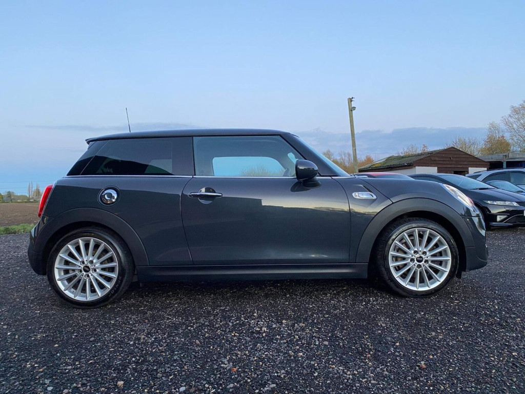 MINI HATCH