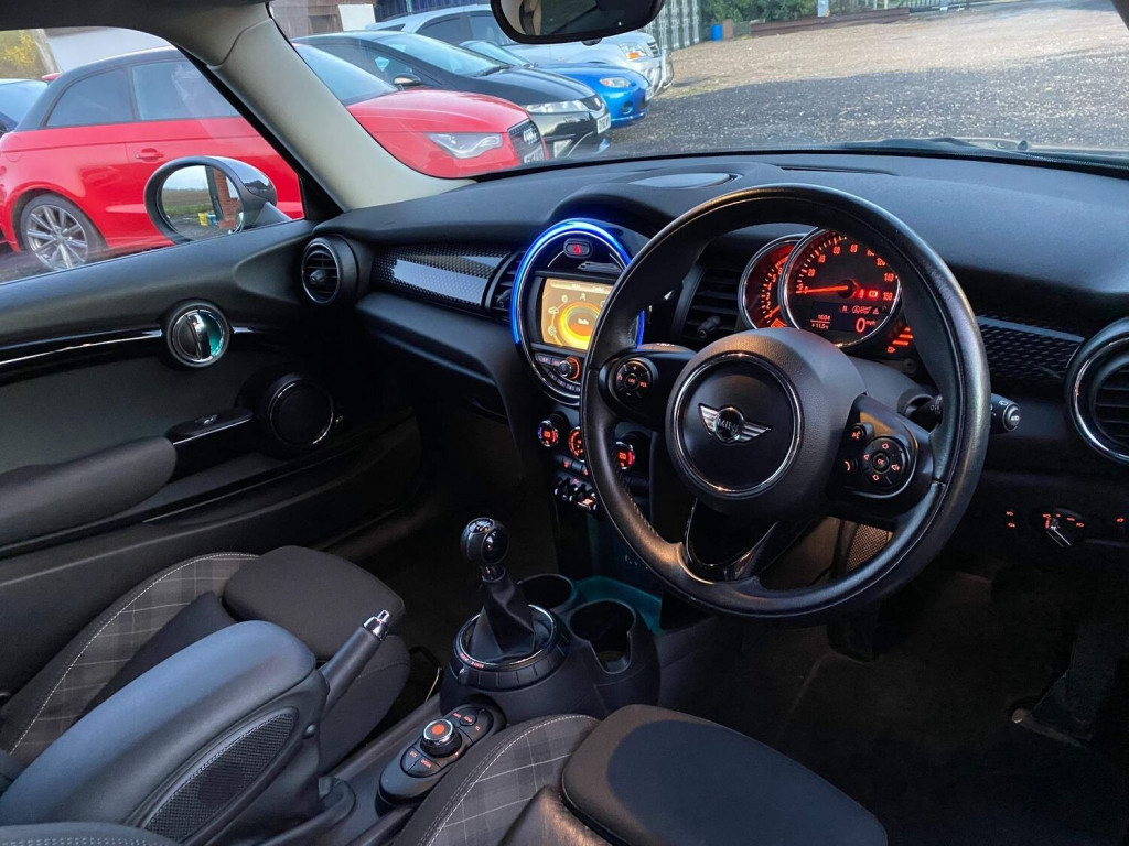 MINI HATCH