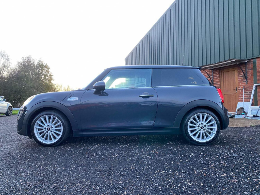 MINI HATCH
