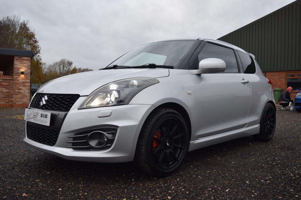 SUZUKI SWIFT