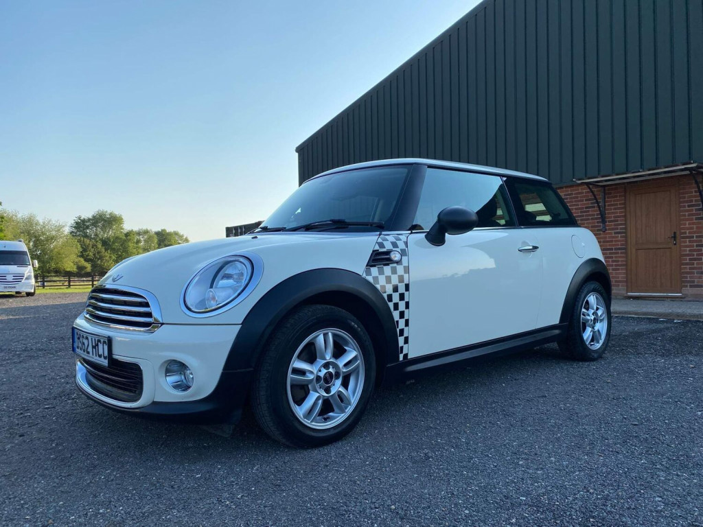 MINI HATCH