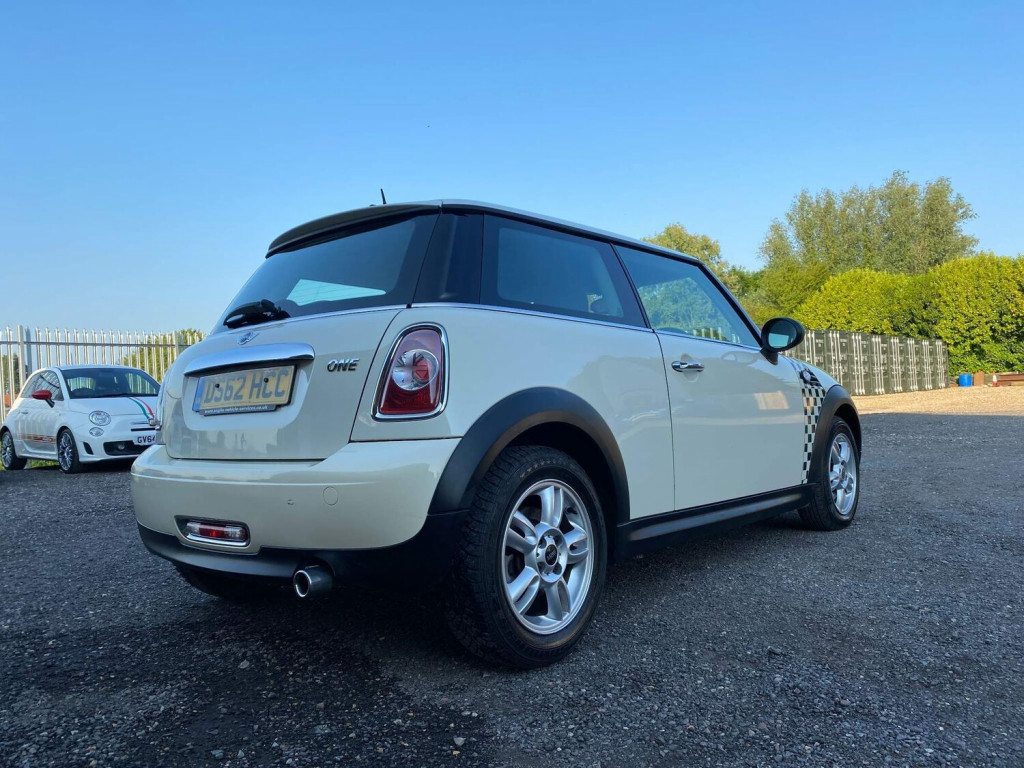 View MINI HATCH 1.6 One Euro 5 3dr