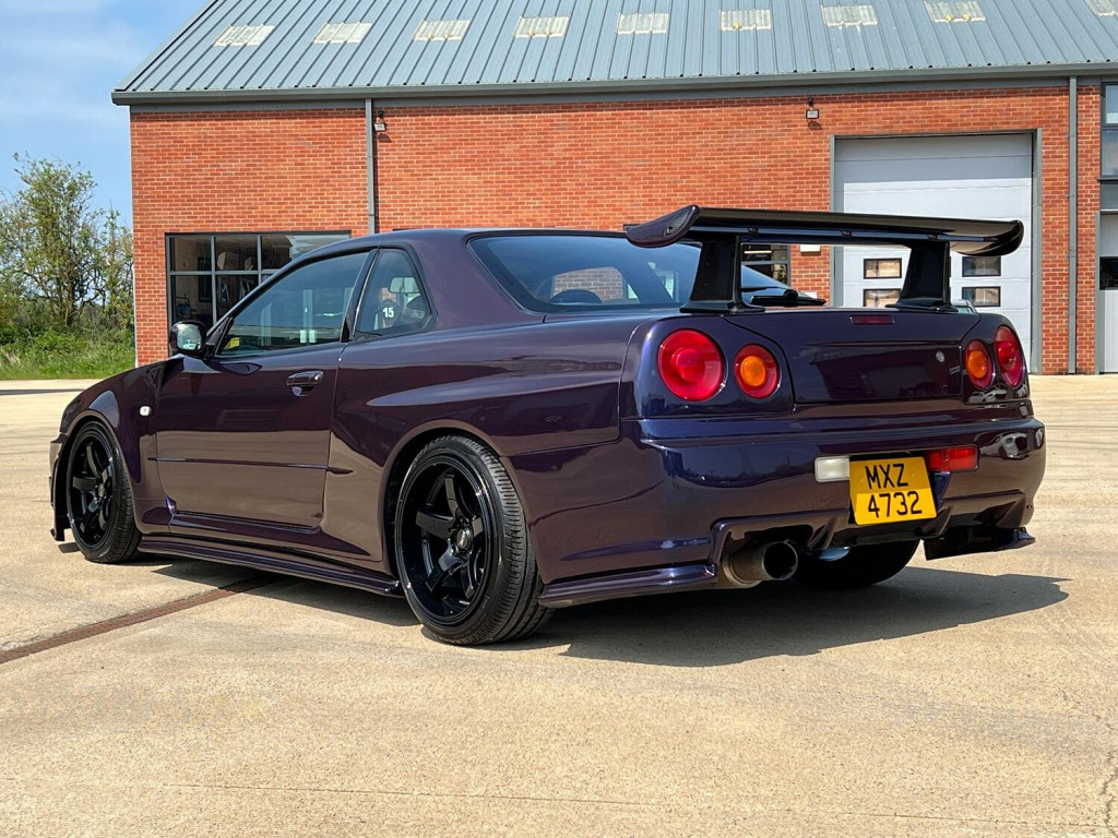 NISSAN SKYLINE