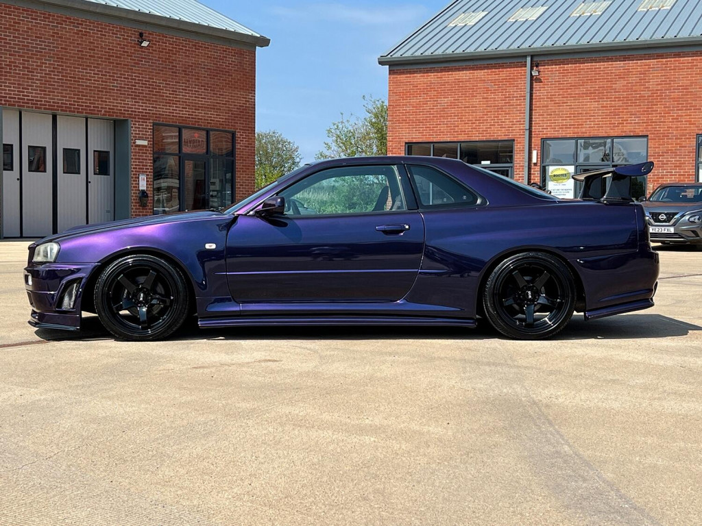 NISSAN SKYLINE