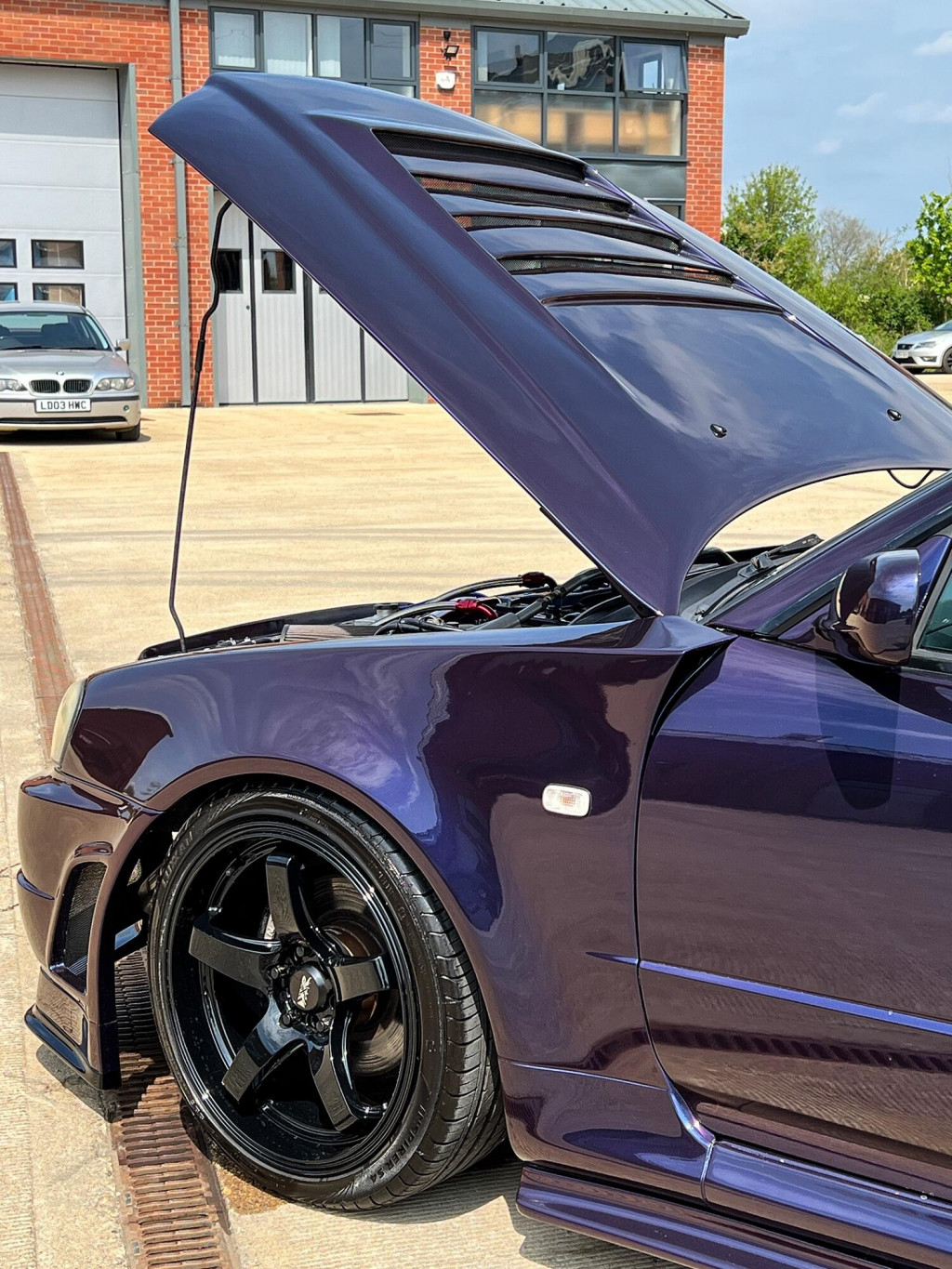 NISSAN SKYLINE