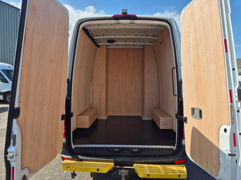 MERCEDES-BENZ SPRINTER