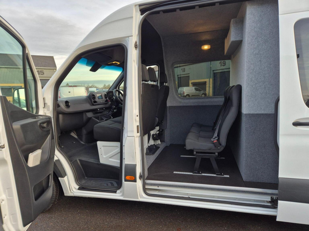 MERCEDES-BENZ SPRINTER