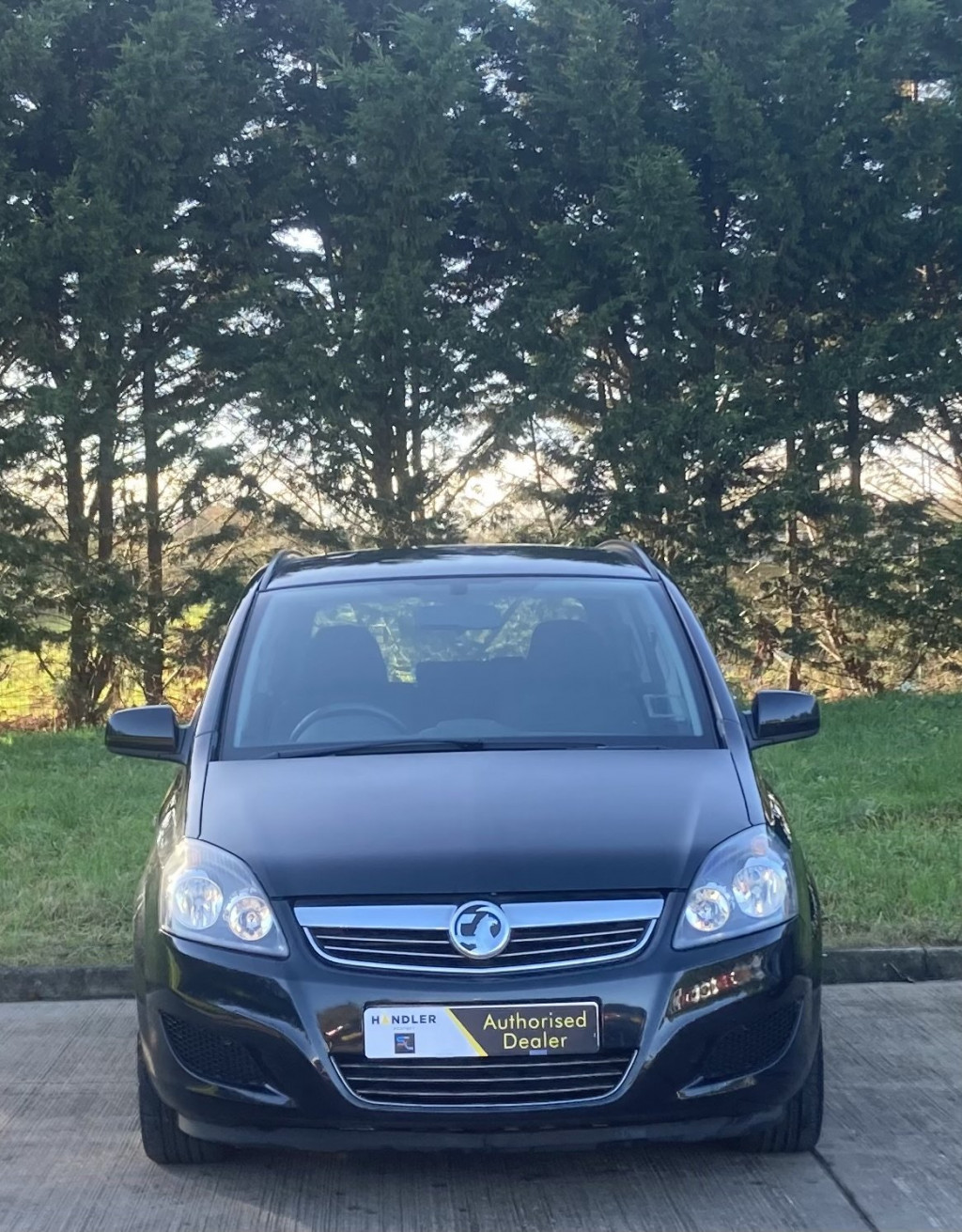 View VAUXHALL ZAFIRA 1.8 16V Exclusiv 