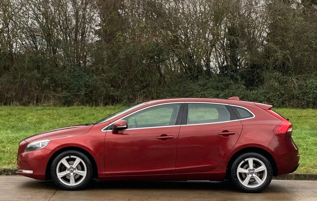 View VOLVO V40 1.6 D2 SE Nav 