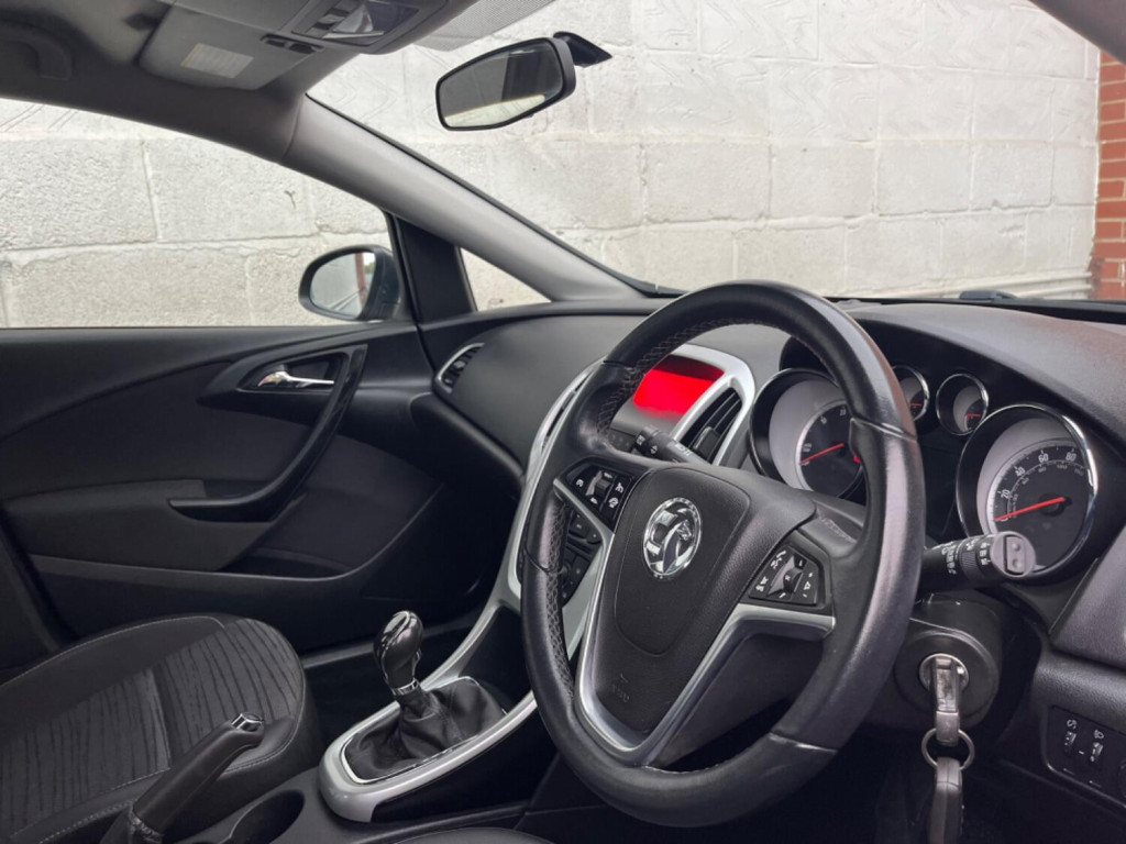 VAUXHALL ASTRA