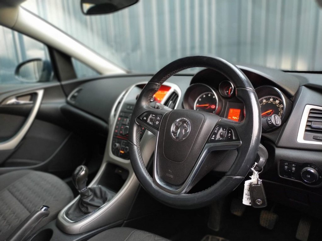 VAUXHALL ASTRA