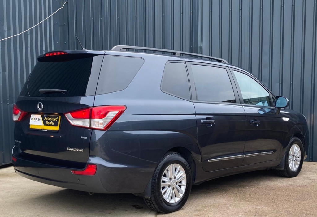 SSANGYONG RODIUS TURISMO