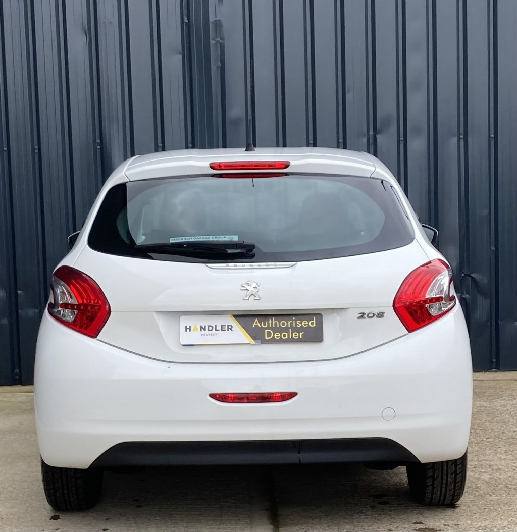 PEUGEOT 208