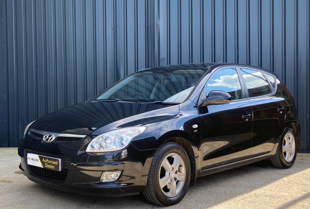 View HYUNDAI I30 CRDI COMFORT