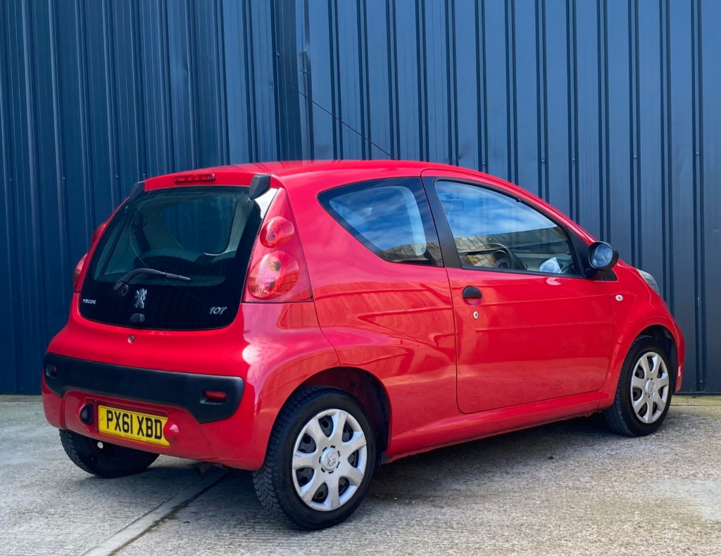PEUGEOT 107