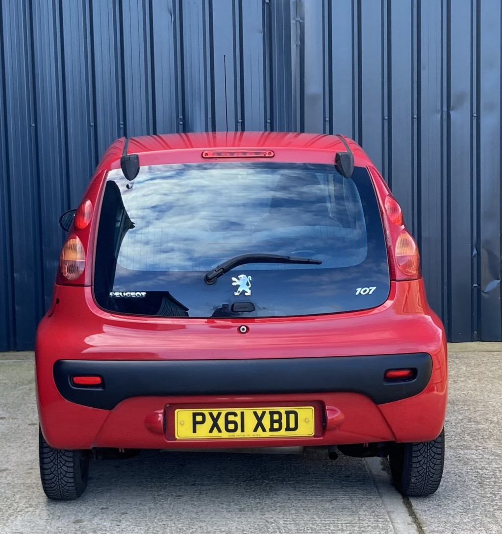 PEUGEOT 107