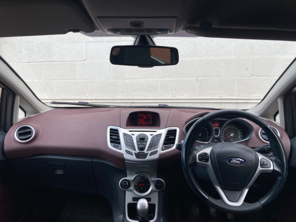 View FORD FIESTA 1.4 Titanium