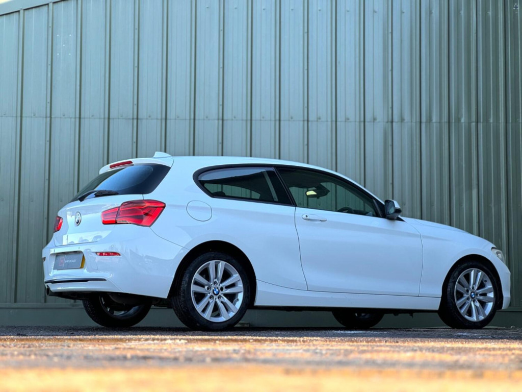 BMW 1 SERIES