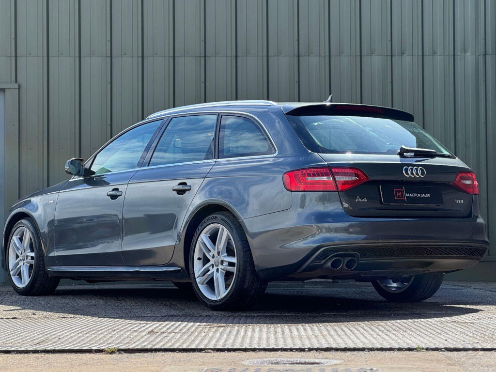 AUDI A4 AVANT