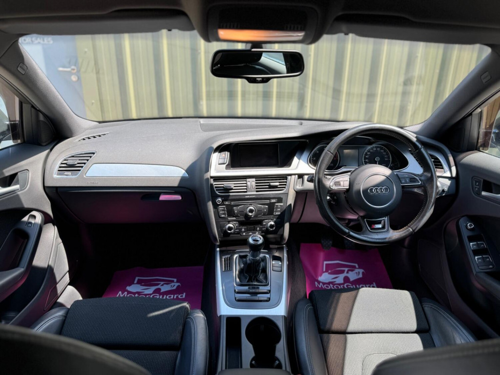 View AUDI A4 AVANT 2.0 TDI S line