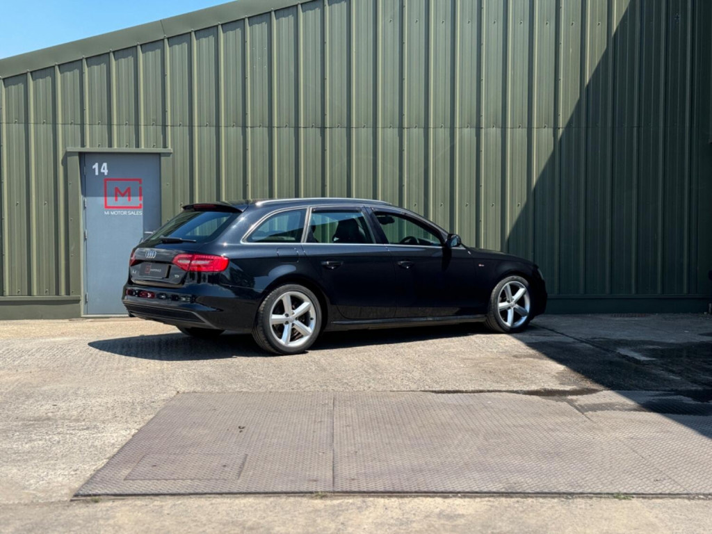 AUDI A4 AVANT
