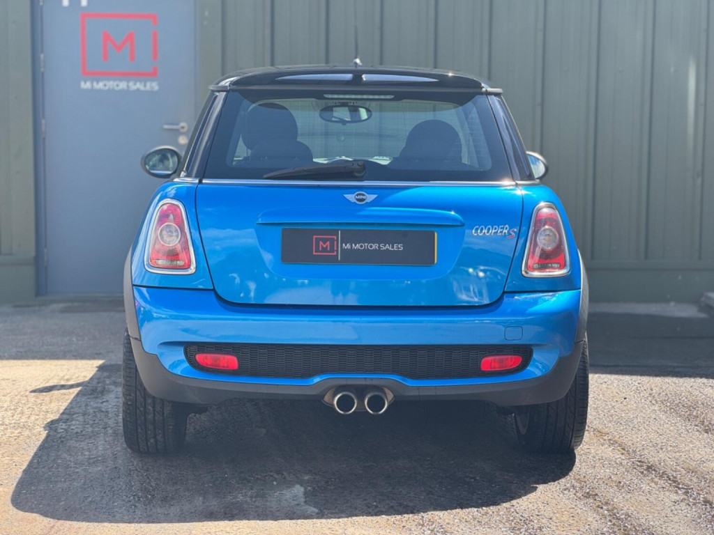 MINI HATCH