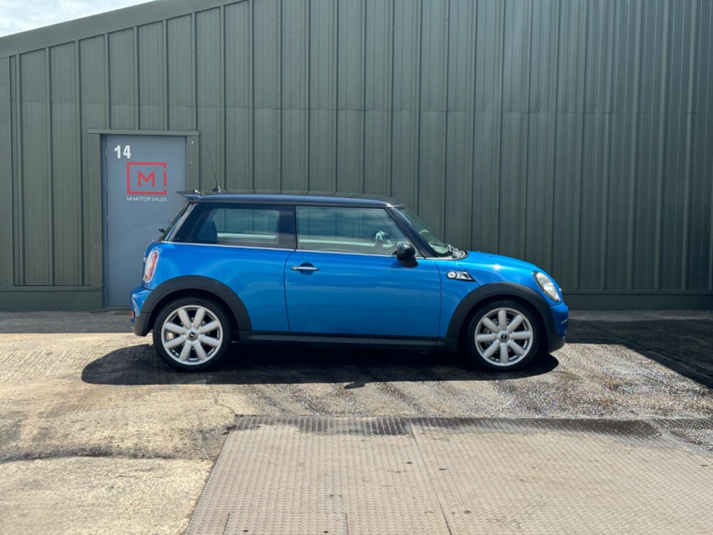 MINI HATCH