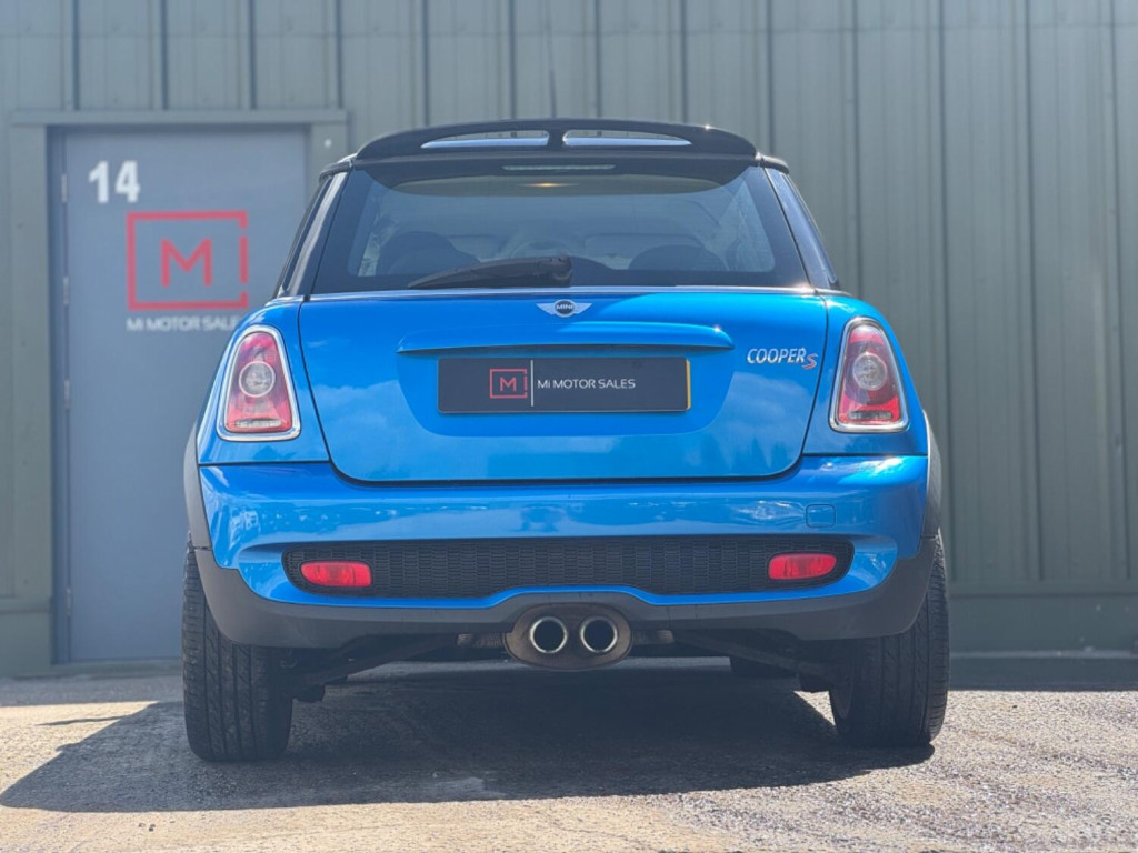 MINI HATCH