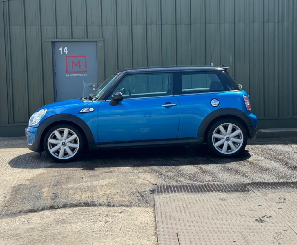 MINI HATCH