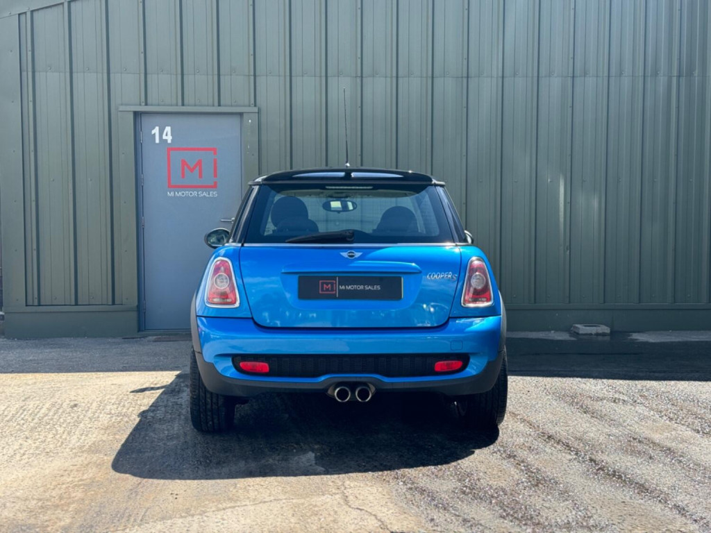 MINI HATCH