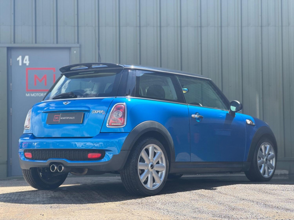 MINI HATCH