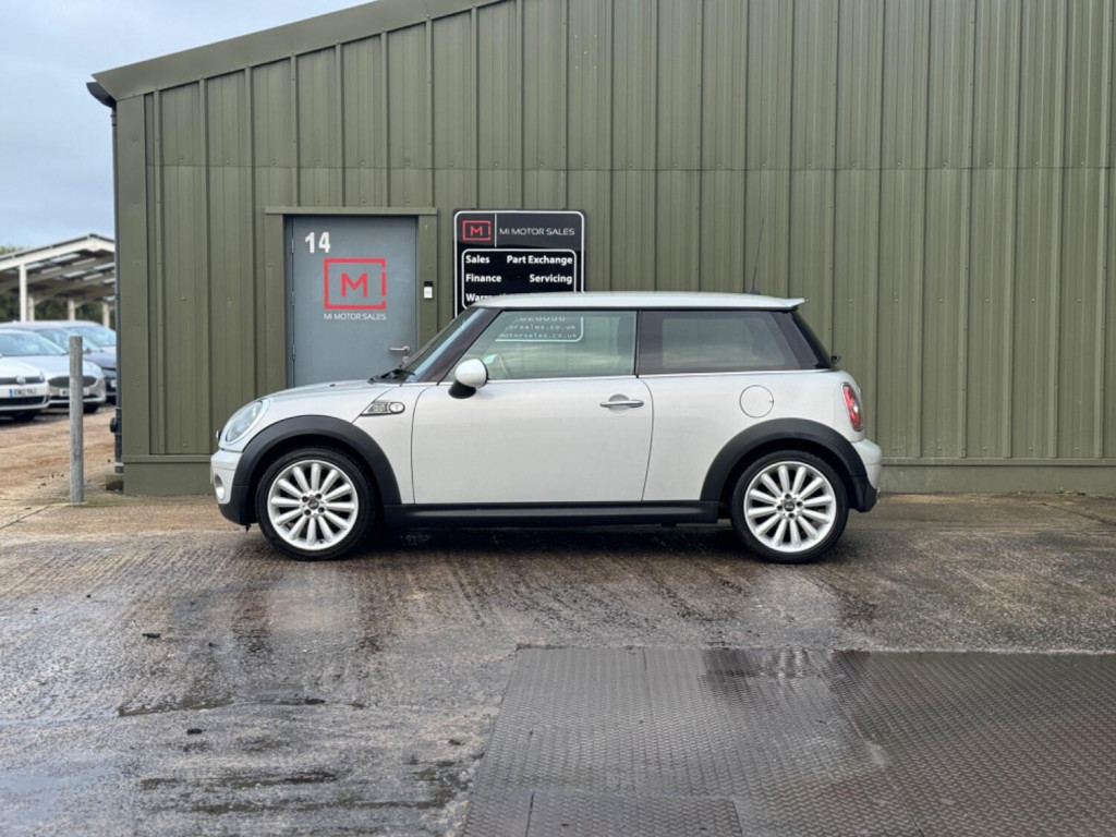 MINI HATCH
