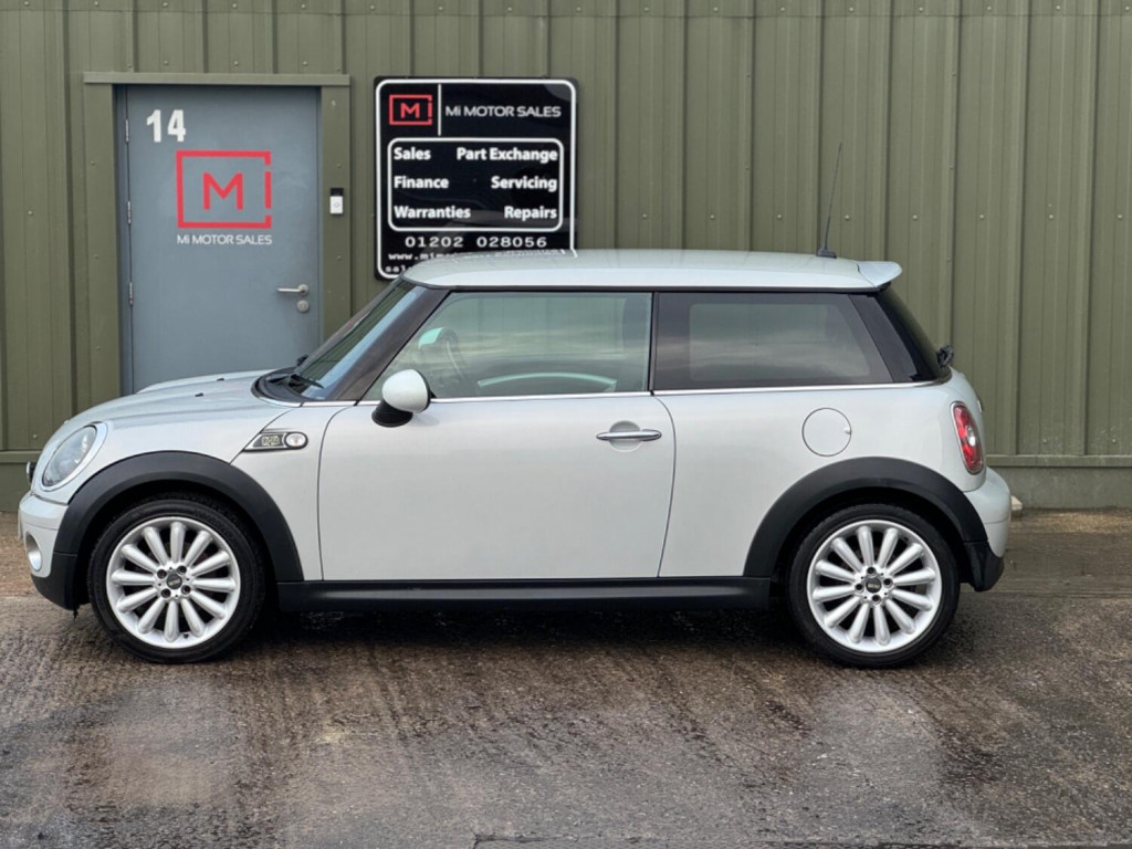MINI HATCH