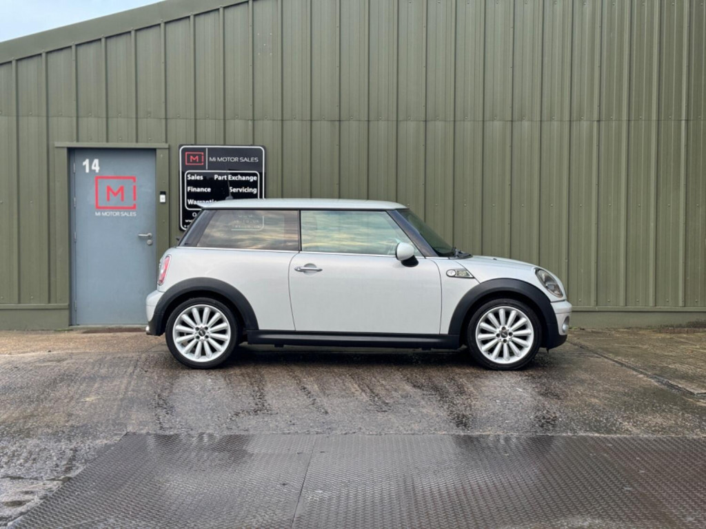 MINI HATCH