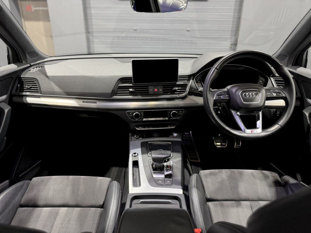 View AUDI Q5 2.0 TDI 40 S line